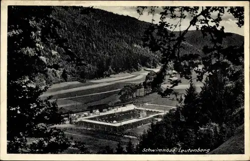 Ak Leutenberg in Thüringen, Durchblick zum Schwimmbad