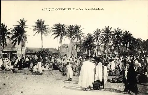 Ak Saint Louis Senegal, Marché, Senegalesen auf dem Marktplatz