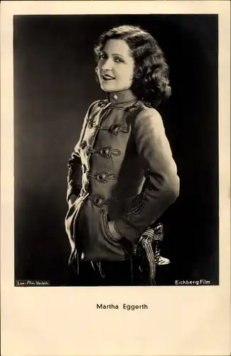 Ak Schauspielerin Martha Eggerth, Portrait in Uniform, Eichberg Film, Amag Iris 6217