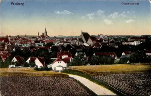 Ak Freiberg im Kreis Mittelsachsen, Blick vom Feld auf die Stadt, Gesamtansicht