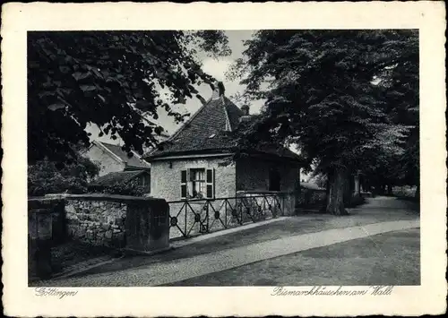 Ak Göttingen in Niedersachsen, Blick zum Bismarckhäuschen am Wall