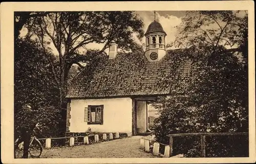 Ak Gelting in Schleswig Holstein, Straßenpartie mit Blick auf das Torhaus