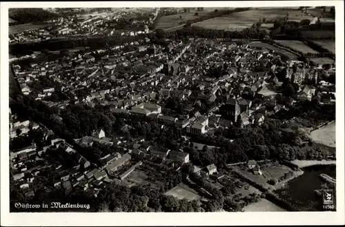 Ak Güstrow im Kreis Rostock, Fliegeraufnahme der Stadt, Klinke & Co. 16560