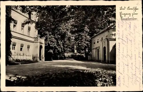 Ak Kreischa im Erzgebirge, Blick auf den Eingang zum Sanatorium