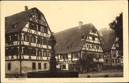 Ak Maulbronn im Enzkreis Baden Württemberg, Blick auf einen Brunnen und Fachwerkhäuser