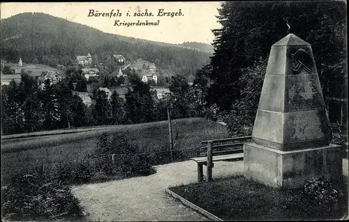 Ak Bärenfels Altenberg im Erzgebirge, Partie am Kriegerdenkmal, Blick auf Ortschaft und Umgebung