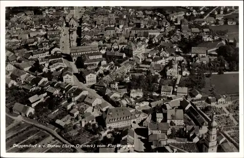 Ak Deggendorf im Bayerischen Wald Niederbayern, Fliegeraufnahme der Stadt