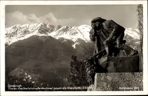 Ak Innsbruck Tirol Österreich, Tiroler Freiheitskämpferdenkmal gegen die Nordkette