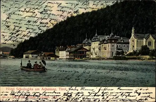 Ak Pertisau Eben am Achensee in Tirol, Bootspartie auf dem Achensee mit Blick zum Hotel Scholastika
