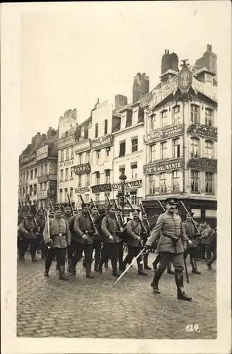 Foto Ak Strasbourg Straßburg? Elsass Bas Rhin, Deutsche Landwehr Soldaten, I. WK