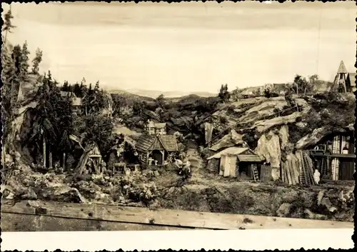 Foto Ak Annaberg Buchholz Erzgebirge, Dorf und Berge, Schnitzkunst der Schnitzstube Frohnauer Hammer