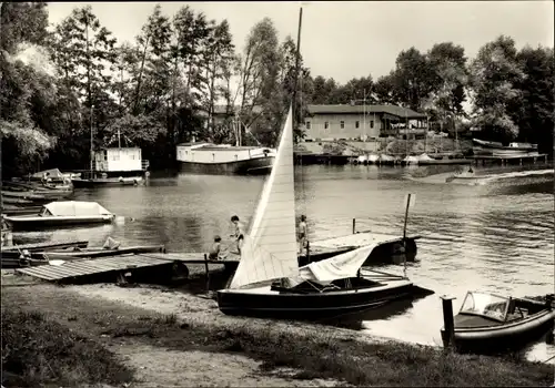 Ak Goyatz Schwielochsee Brandenburg, Blick auf kleine Segelboote im Hafen, Hausboote, Motorboot