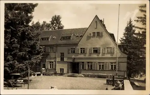 Ak Grünhain Beierfeld im Erzgebirge Sachsen, Blick auf das Genesungsheim II, Gartenseite
