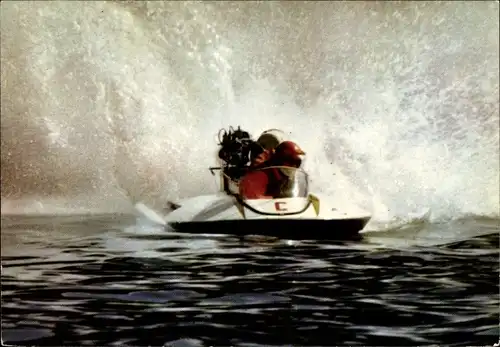 Ak Motorboot auf dem Wasser, Rennfahrer, spritzendes Wasser