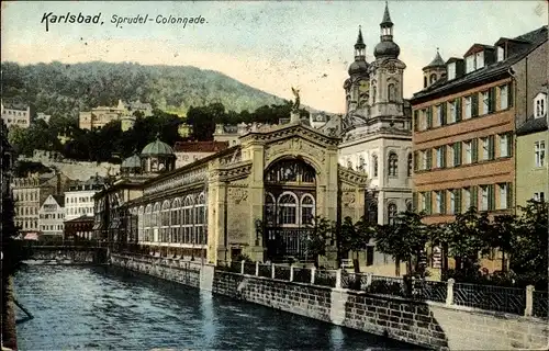 Ak Karlovy Vary Karlsbad Stadt, Blick auf die Sprudelkolonnade