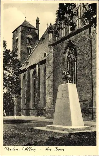 Ak Verden an der Aller, Partie am Dom, Denkmal, Stadtansicht