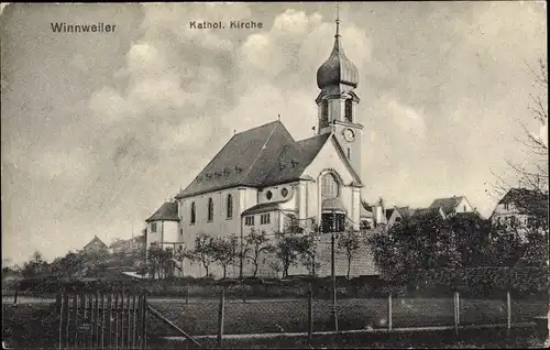 Ak Winnweiler im Donnersbergkreis, Katholische Kirche, Außenansicht