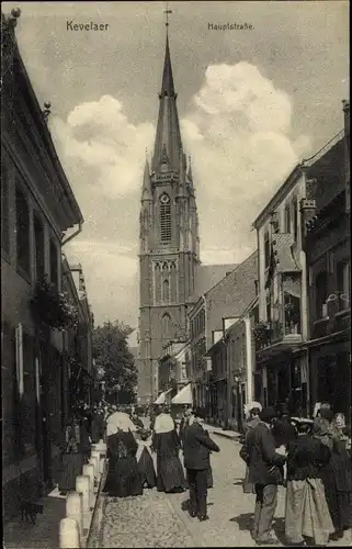 Ak Kevelaer am Niederrhein, Hauptstraße mit Blick zur Kirche, Passanten