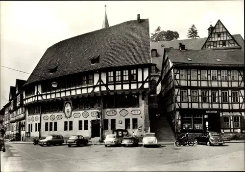 Ak Stolberg Südharz, Straßenpartie mit Blick auf das Rathaus, Fachwerkhäuser, Motorrad