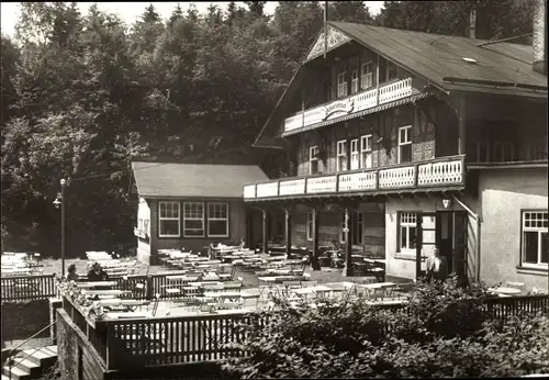 Ak Tabarz im Thüringer Wald, Blick auf das Schweizerhaus im Lauchagrund, Terrasse, Gasthaus
