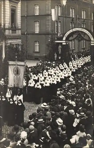 Foto Ak Freiburg im Breisgau Baden Württemberg, Fronleichnam 1924, Prozession