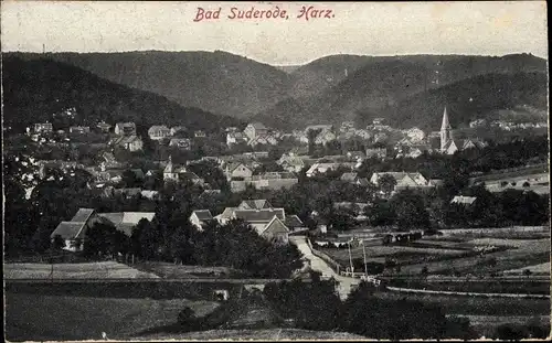 Ak Bad Suderode Quedlinburg im Harz, Totalansicht der Ortschaft, Kirchturm, Berge