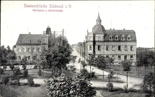 Ak Schöneck im Vogtland Sachsen, Albertsplatz und Bahnhofstraße