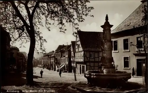 Ak Arnsberg im Hochsauerlandkreis, Alter Markt mit Brunnen