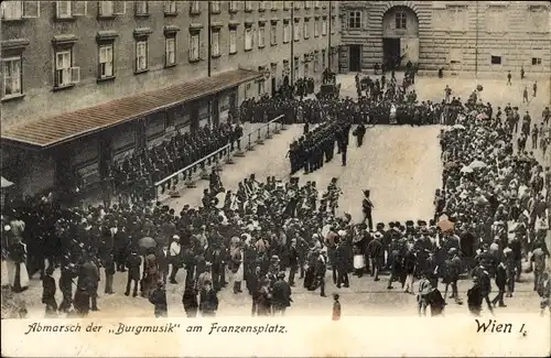 Ak Wien 1. Innere Stadt Österreich, Abmarsch der Burgmusik am Franzensplatz, Kapelle