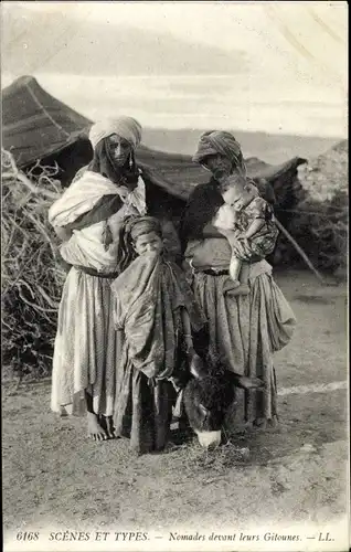 Ak Scenes et Types, Nomades devant leurs Gitounes, Nomaden vor ihrem Zelt