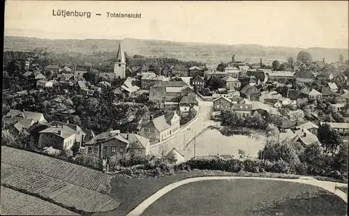Ak Lütjenburg in Schleswig Holstein, Panoramablick über den Ort, Kirche