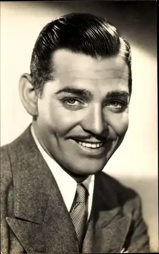 Ak Schauspieler Clark Gable, Portrait im Anzug, Schnurrbart