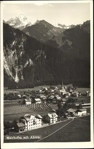 Ak Mayrhofen in Tirol, Ortschaft mit Landschaftsblick, Ahorn 