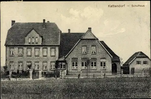 Ak Kattendorf in Schleswig Holstein, Blick auf das Schulhaus