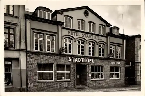 Ak Neustadt in Holstein, Hotel Stadt Kiel, Vorderansicht, Apotheke