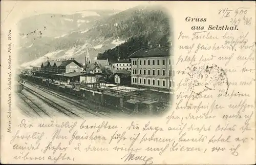 Ak Selzthal Steiermark, Bahnhof mit Güterwaggons, Teilansicht der Stadt, Kirche