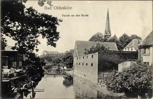 Ak Bad Oldesloe im Kreis Stormarn, Partie an der Beste, Kirchturm, Wäscherinnen