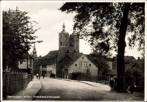 Ak Seehausen in der Altmark in Sachsen Anhalt, Arendseer Straße, Kirche, Wohnhäuser, Kinder