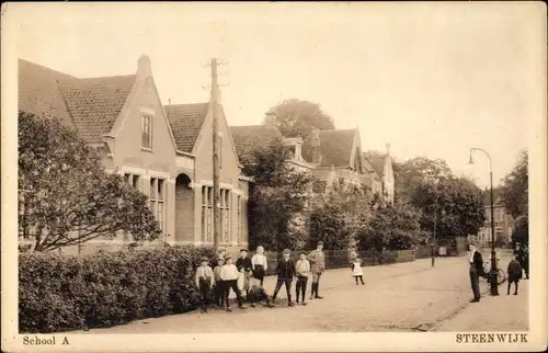 Ak Steenwijkerland Overijssel Niederlande, School A, Blick auf die Schule, Kinder