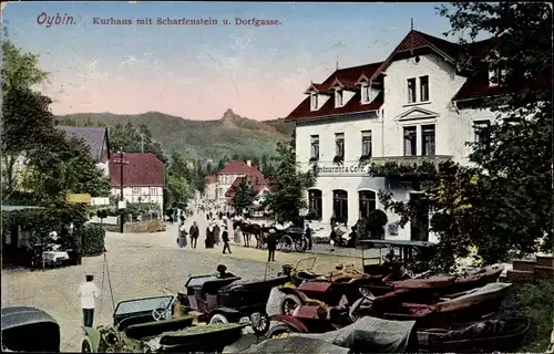 Ak Oybin in Sachsen, Kurhaus mit Scharfenstein und Dorfgasse, Restaurant, Autos