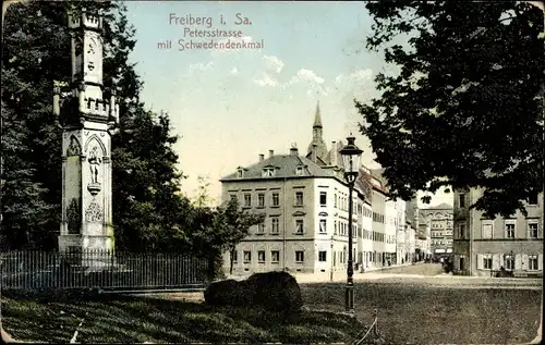 Ak Freiberg im Kreis Mittelsachsen, Petersstraße mit Schwedendenkmal 