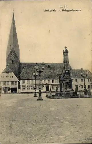 Ak Eutin in Ostholstein, Marktplatz mit Kriegerdenkmal, Gasthof, Tischler W. Massmann