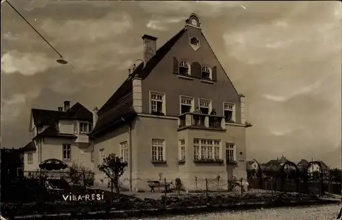 Foto Ak Bad Hall in Oberösterreich, Villa Resi, Außenansicht von der Straße