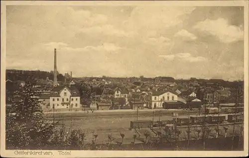 Ak Geilenkirchen in Nordrhein Westfalen, Bahnhof, Güterwaggons, Panoramablick auf die Stadt