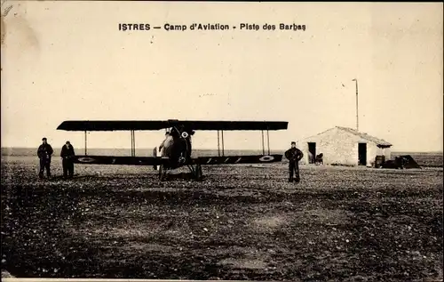 Ak Istres Bouches du Rhône, Camp d'Aviation, Piste des Barbas, Französisches Militärflugzeug