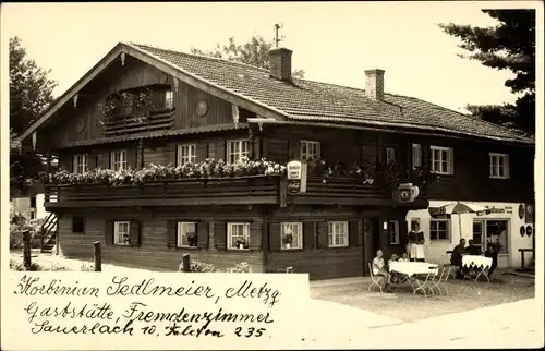 Foto Ak Sauerlach in Oberbayern, Gaststätte, Bes. Korbinian Sedlmeier, Kraftpost Haltestelle
