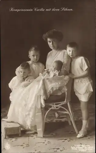 Ak Kronprinzessin Cecilie von Preußen mit ihren Söhnen, Wilhelm, Louis Ferdinand, NPG VI