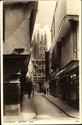 Ak Canterbury South East England, Mercery Lane, Gasse mit Geschäfte, Tor, Kathedrale