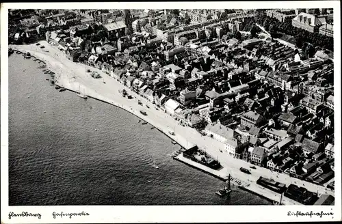 Ak Flensburg in Schleswig Holstein, Fliegeraufnahme der Stadt