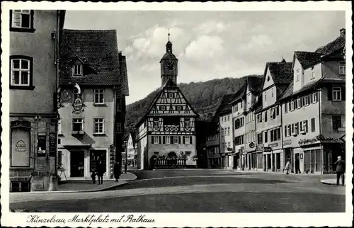 Ak Künzelsau im Hohenlohekreis Baden Württemberg, Partie am Marktplatz mit Rathaus